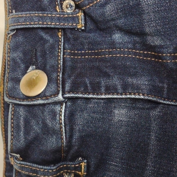 American Eagle High-Rise Shorts 360° Super Stretch, Distressed, Size 2, EUC - Picture 7 of 10